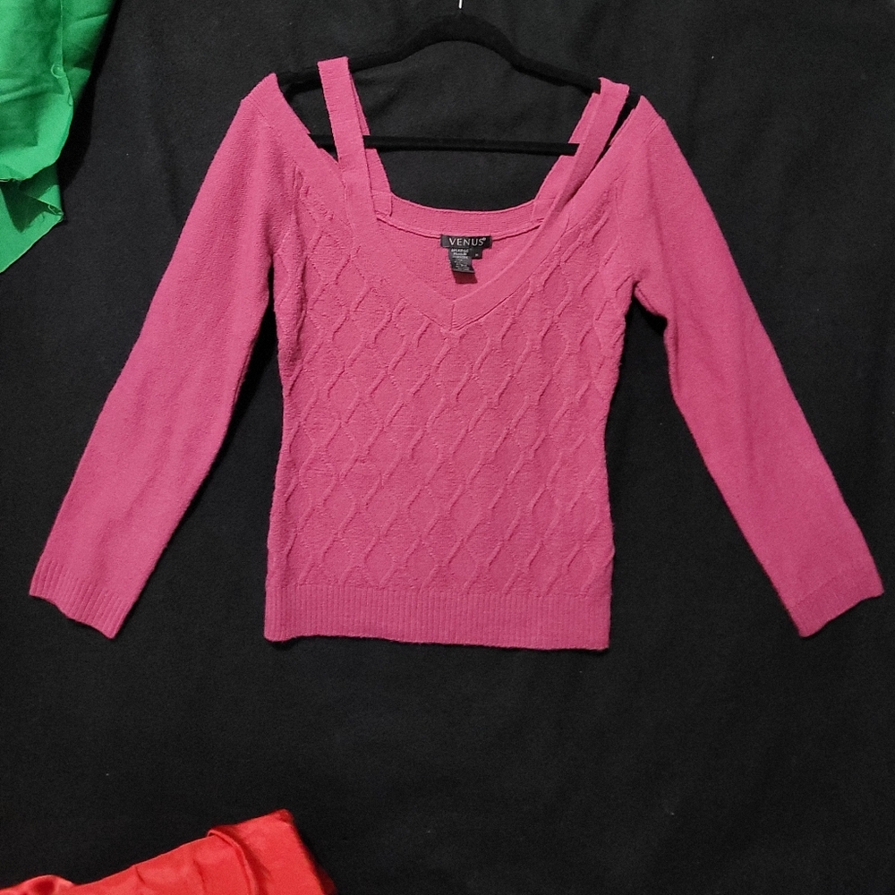 Vintage Venus Cold-Cut-out shoulder Sweater-Med-new without tags
